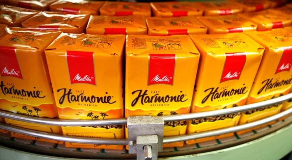 26 Pakete Kaffee hat ein Mann in einem Markt in Wernigerode im Harz gestohlen. Der Dieb verstaute die Packungen einfach in seiner Sporttasche. Symbolbild: