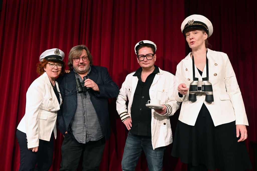 Marion Bach, Oliver Vogt, Christoph Deckbar und Heike Ronniger (v.l.) bei den Proben für „Mit Volldampf ins Aus“.