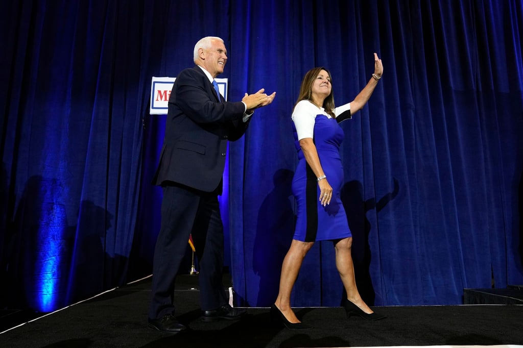 Mike Pence, republikanischer Präsidentschaftskandidat und ehemaliger Vizepräsident der USA, und seine Frau Karen kommen zu einer Wahlkampfveranstaltung.