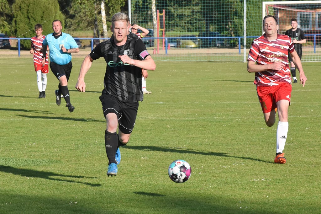 Nienburgs Kapitän Tony Adam ist mit seiner Mannschaft auf dem Weg zum Titel.