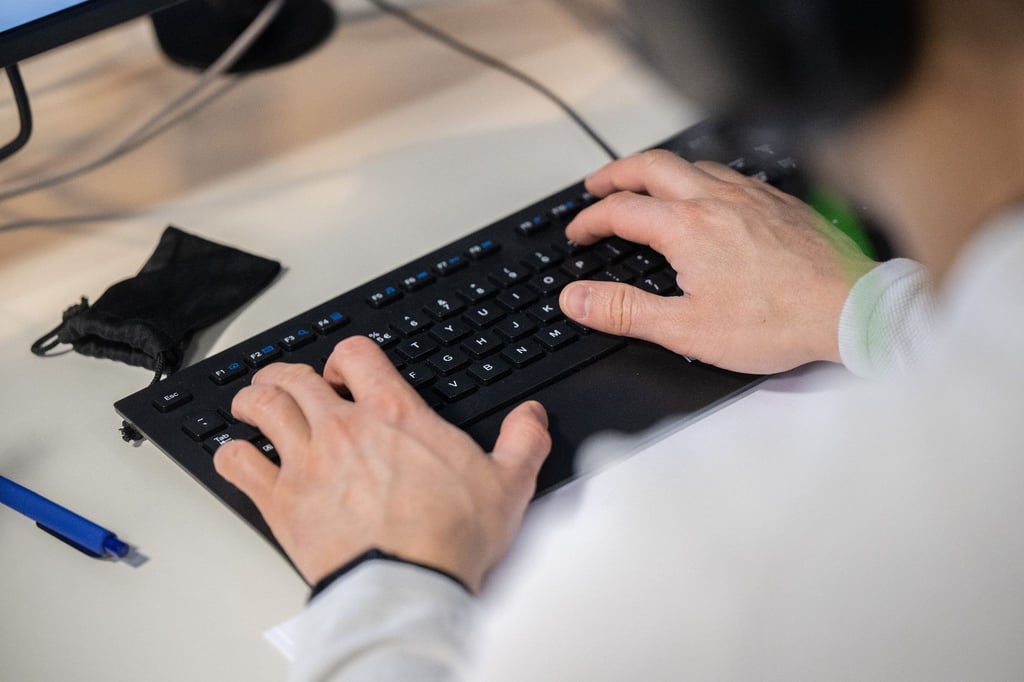 Durch den zunehmenden Ausbau der digitalen Infrastruktur in allen Wirtschaftsbereichen steige in der Branche der Bedarf an qualifizierten Fachkräften, berichten die Kofa-Experten.