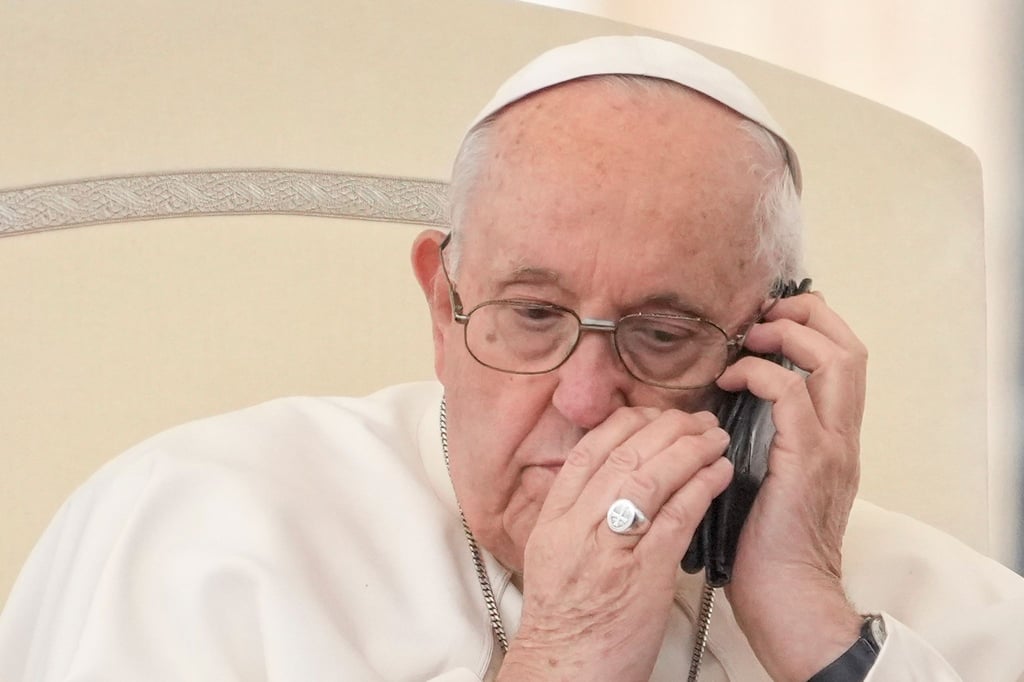 Papst Franziskus telefonierte laut Vatikan auch mit einer Frau, deren kleinen Sohn Miguel Angel er Ende März getauft hatte.