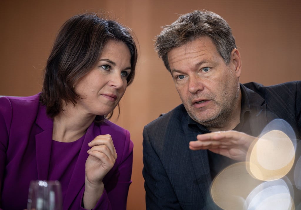 Annalena Baerbock und Robert Habeck verweisen beim Asyl-Kompromiss der EU auf die Notwendigkeit einer Einigung.