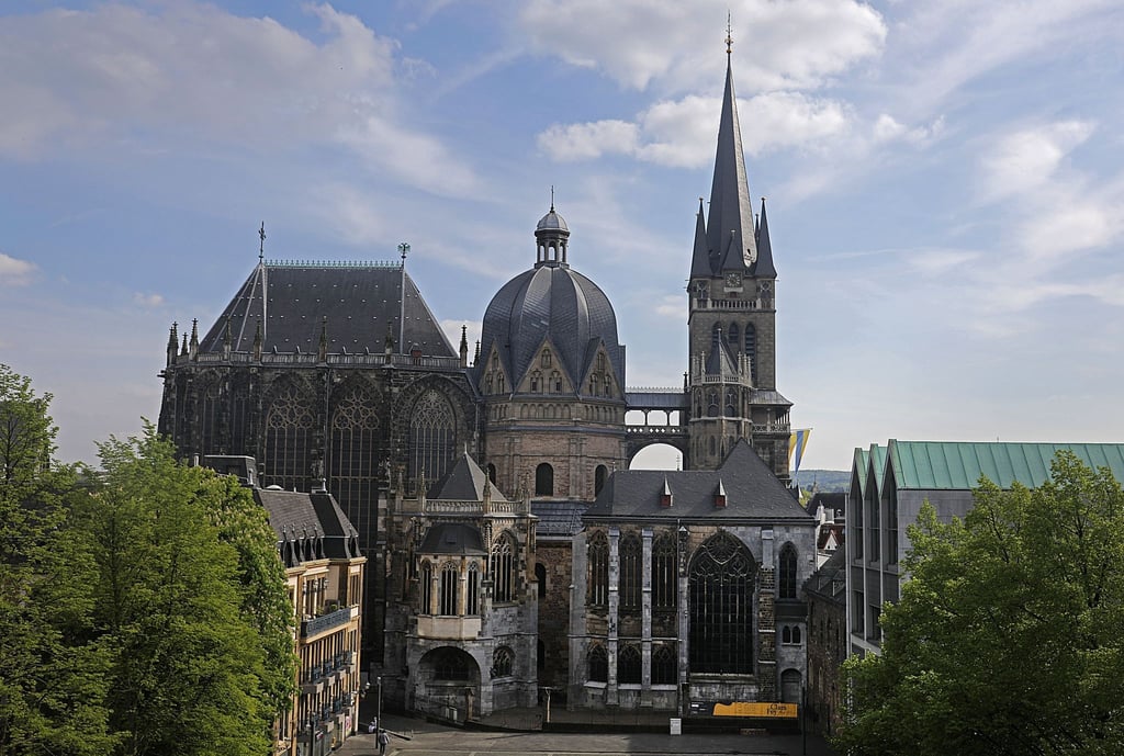 Der Aachener Dom ist eine bedeutende Kirche und Krönungsstätte vieler Könige. Am Freitag beginnt dort eine seit Jahrhunderten veranstaltete Wallfahrt.