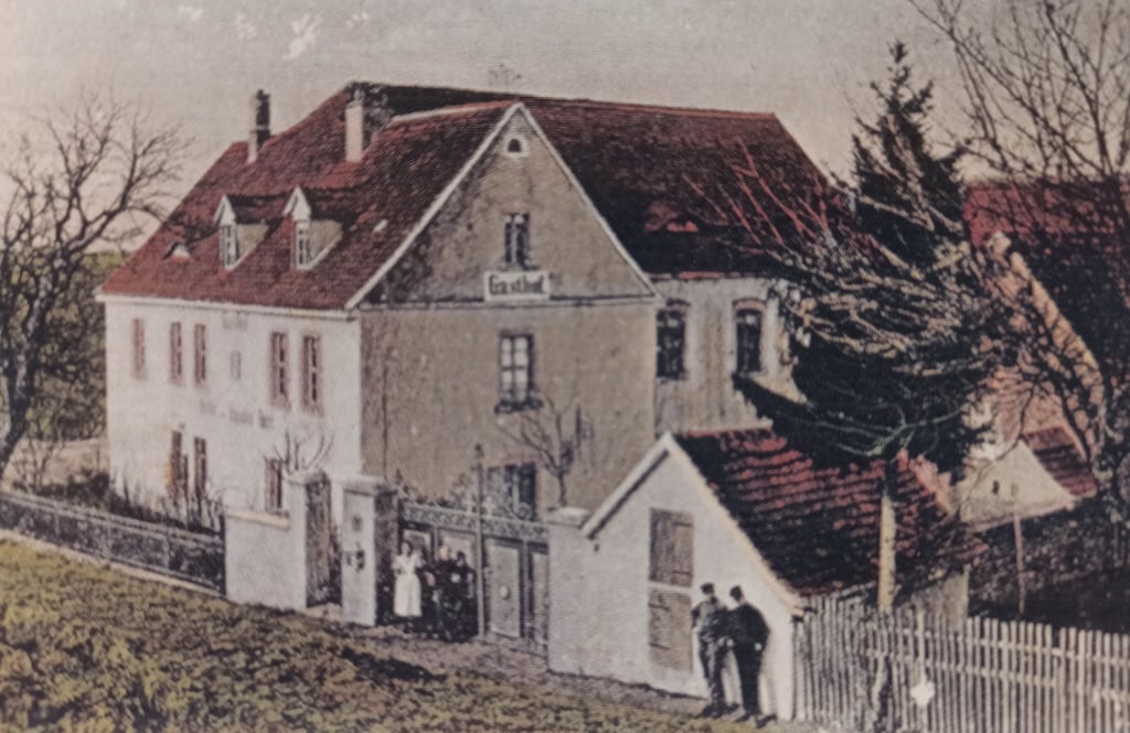 1969 schließt die Gaststätte Gebhardt „Zur Linde“ in Niedermöllern ihre Pforte. Möllern erlebte in 1.025 Jahren viele Veränderungen.