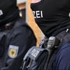 Durchsuchungen im Drogenmilieu: Polizisten haben bei einer Razzia in Magdeburg und Leipzig sechs Häuser durchsucht und dabei nicht nur eine riesige Menge Drogen und Beweismittel gefunden, sondern auch zwei Verdächtige festgenommen. Symbolbild: