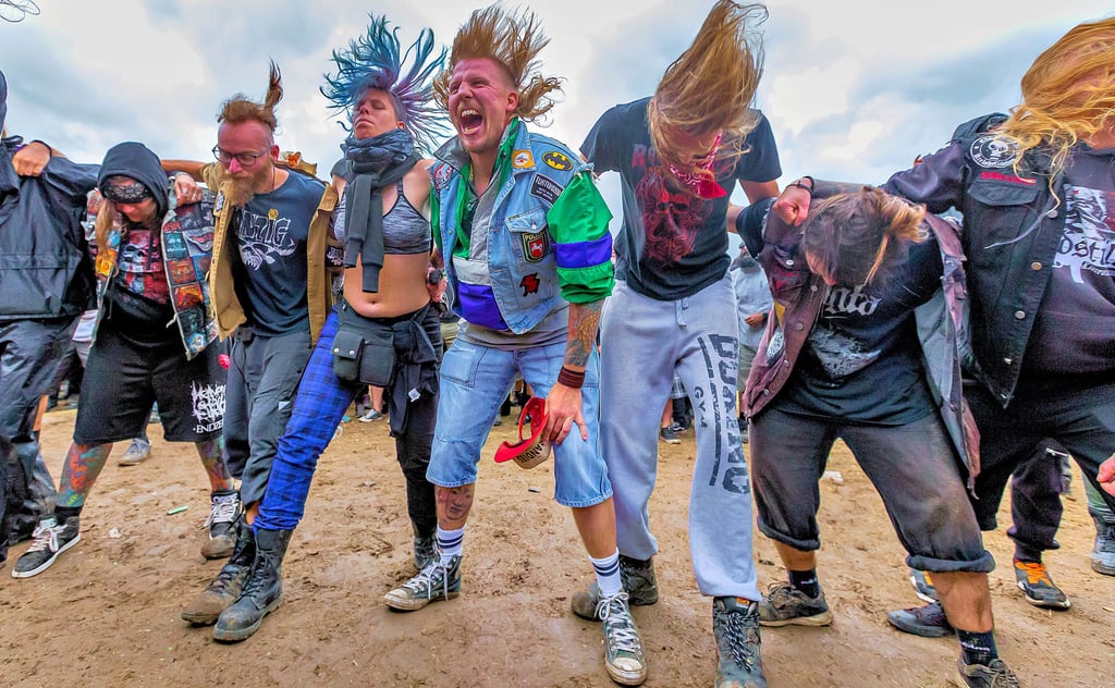 Fans beim Rockharz 2022 auf dem Flugplatz Ballenstedt. In diesem Jahr feiert das Festival sein 30-jähriges Bestehen.