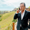 Jan Josef Liefers beim Dreh für den Film „Versunkene Gräber“ an den Weinbergen in Vitzenburg