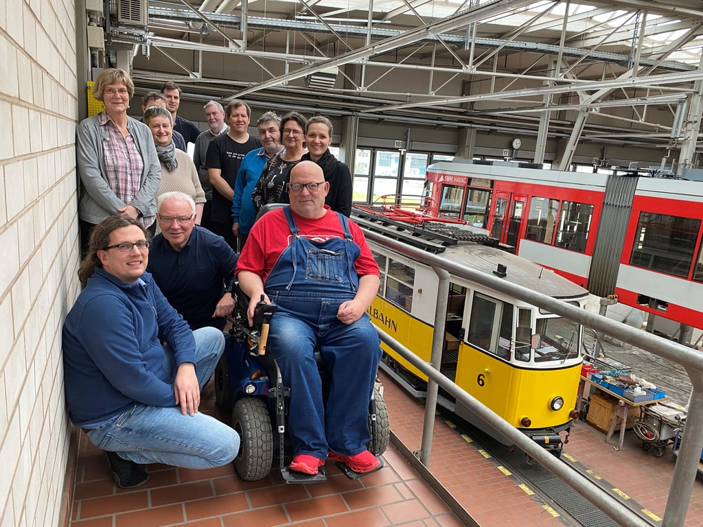 Der Fahrgastbeirat Halle arbeitet ehrenamtlich. Neun der 18 Mitglieder vertreten Initiativen und Verbände. Andere sind „normale“ Bürger. Sie alle eint das Interesse am ÖPNV in der Saalestadt.