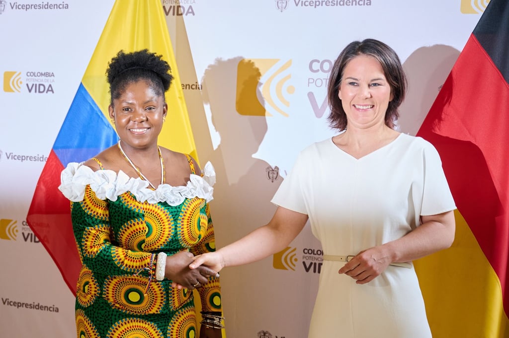 Kolumbiens Vizepräsidentin Francia Elena Marquez Mina begrüßt Bundesaußenministerin Annalena Baerbock (Grüne) in Cali.