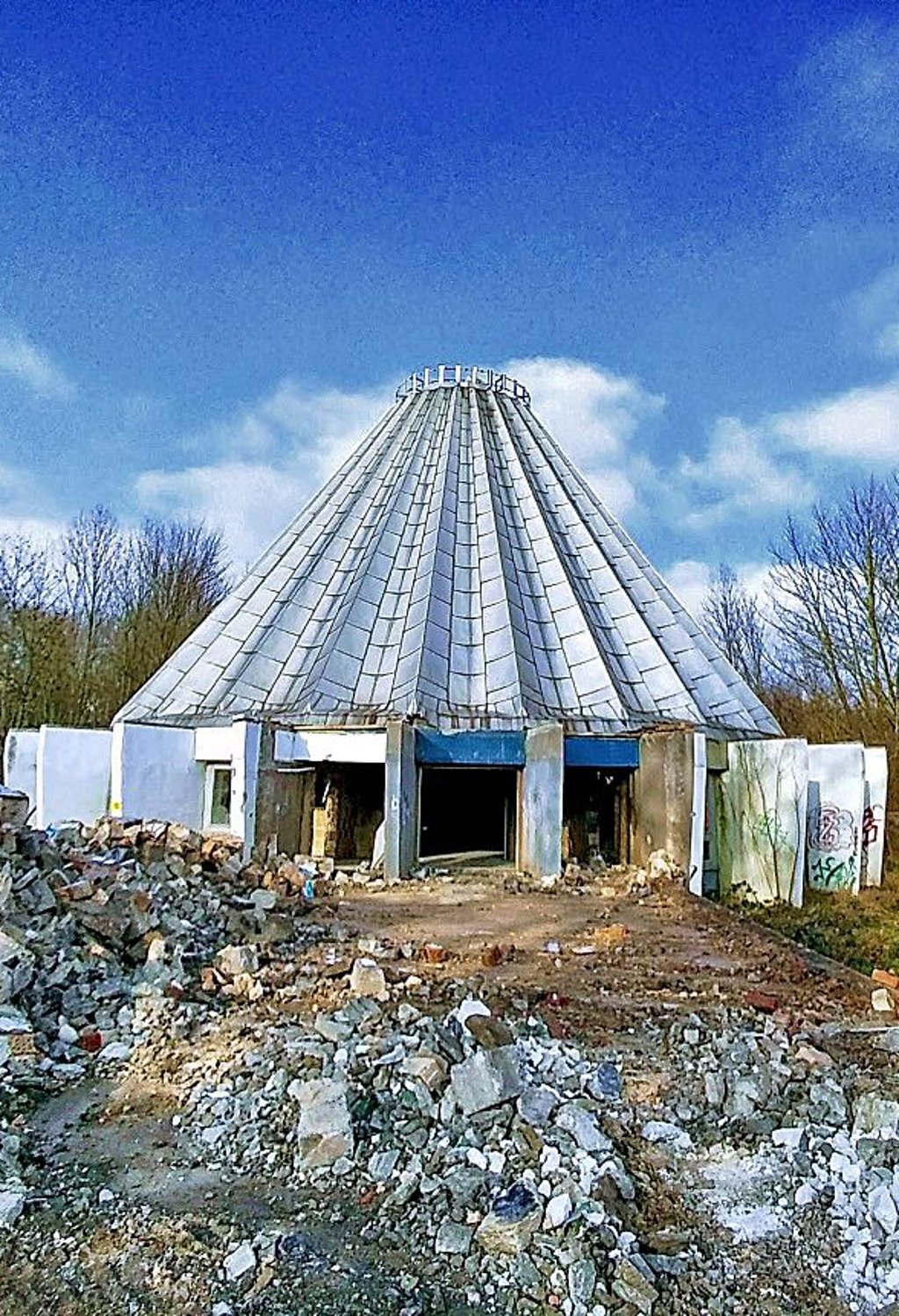 Das alte Planetarium auf der Peißnitzinsel wurde 2018 abgerissen.