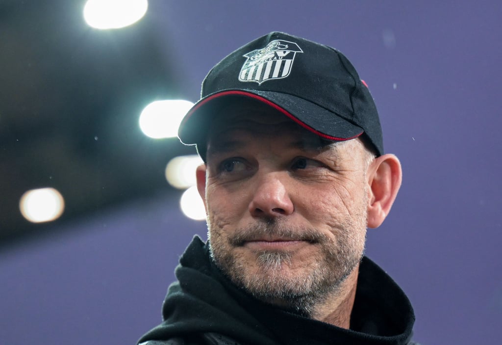 Ronny Thielemann steht vor Spielbeginn im Stadion.