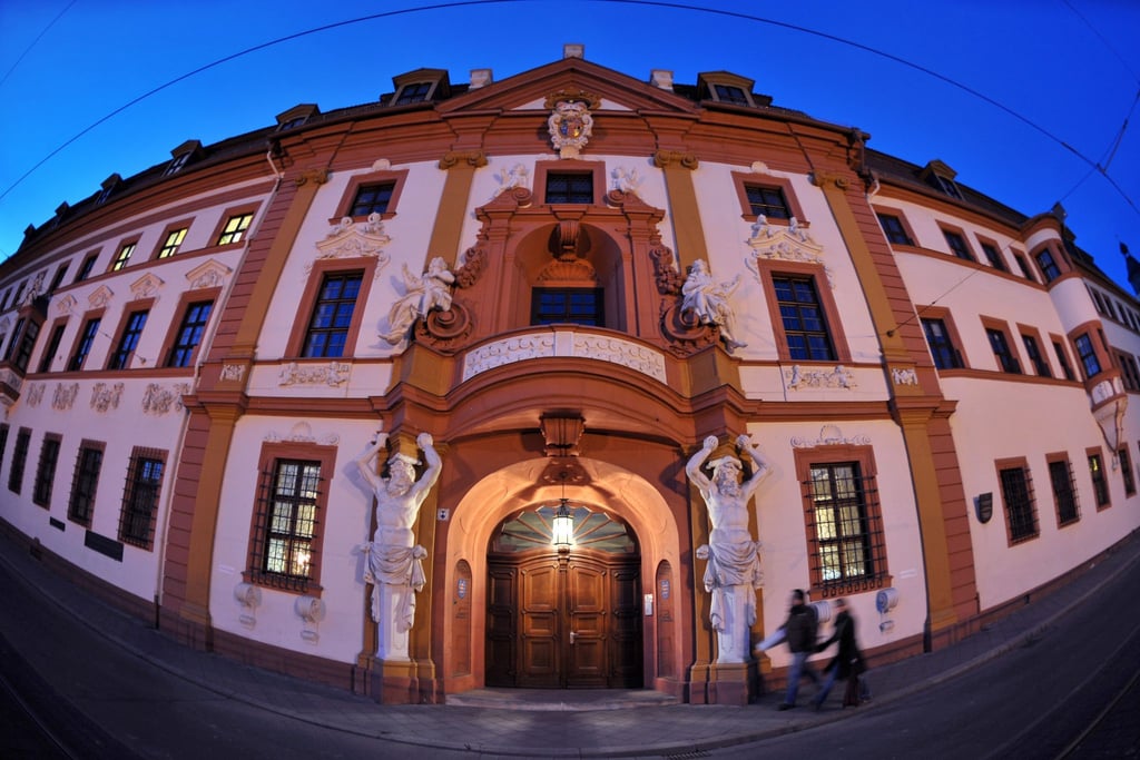 Die Thüringer Staatskanzlei in der Regierungsstraße in Erfurt.