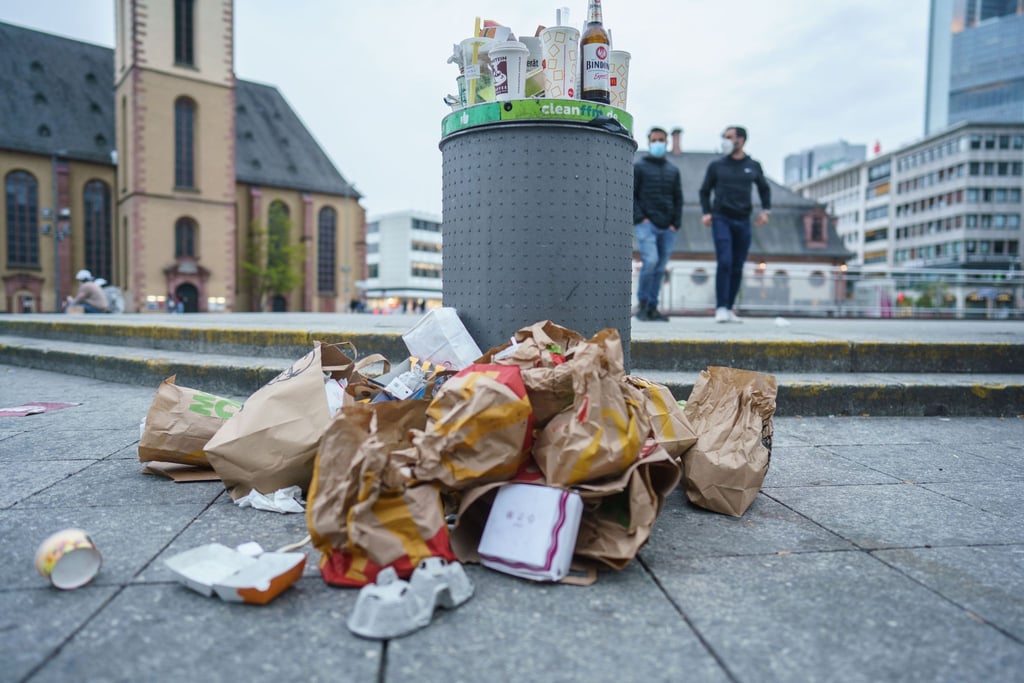 In Tübingen wird seit Anfang 2022 für Einweggeschirr und Einwegverpackungen eine Gebühr fällig.