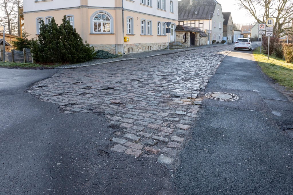 Der Damm in Heuckewalde ist in einem schlechten Zustand. Jetzt wird über die Sanierung diskutiert.