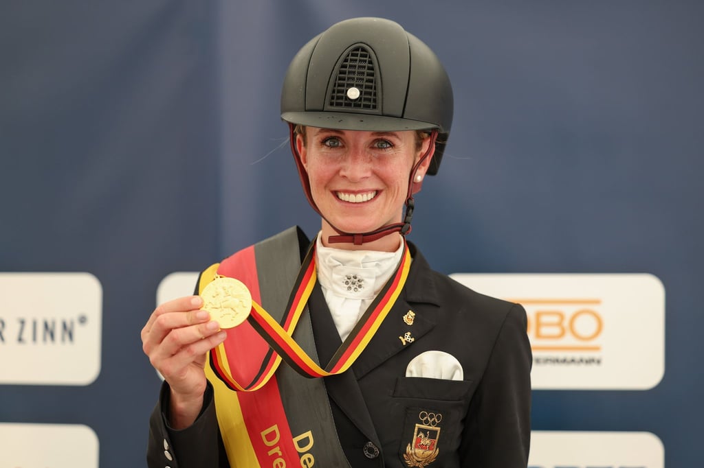 Holte in Balve eine weitere Goldmedaille: Jessica von Bredow-Werndl.