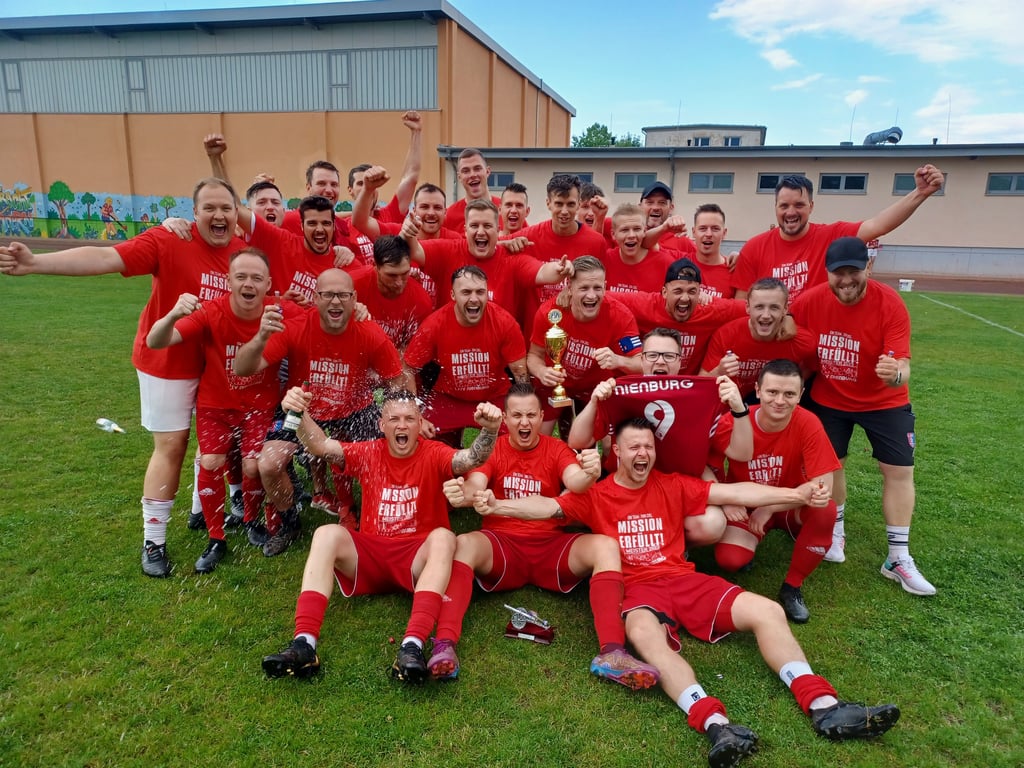Nienburg bejubelt die Meisterschaft in der Landesklasse 4.