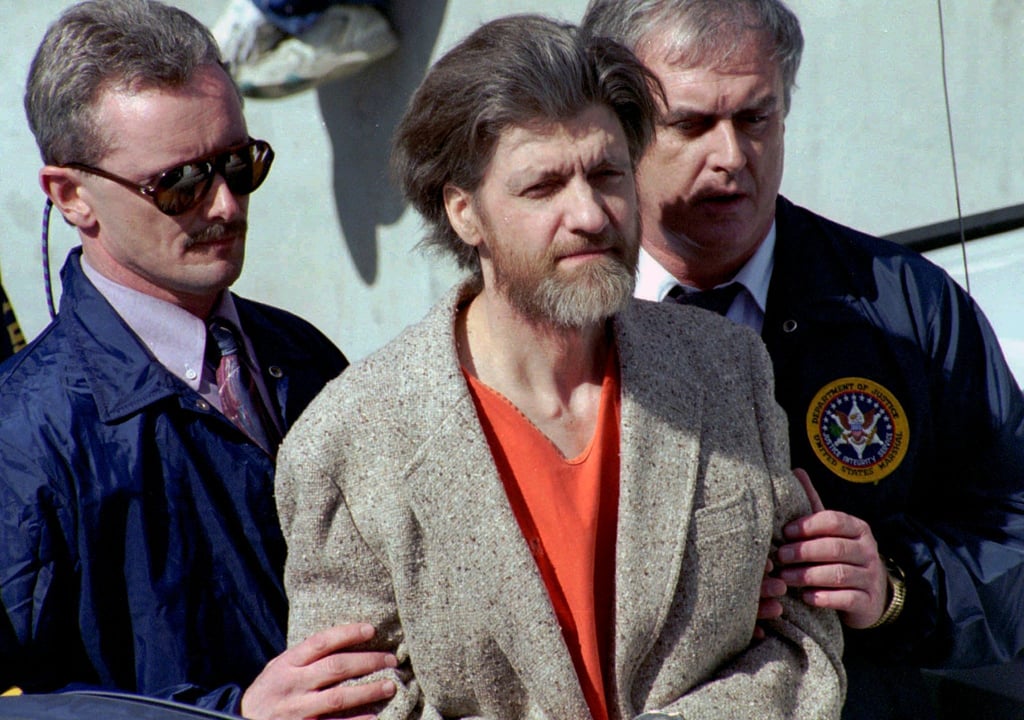 Theodore „Ted“ Kaczynski wird am 4. April 1996 vor dem Bundesgericht in Helena, Montana, zu einem Auto geführt.