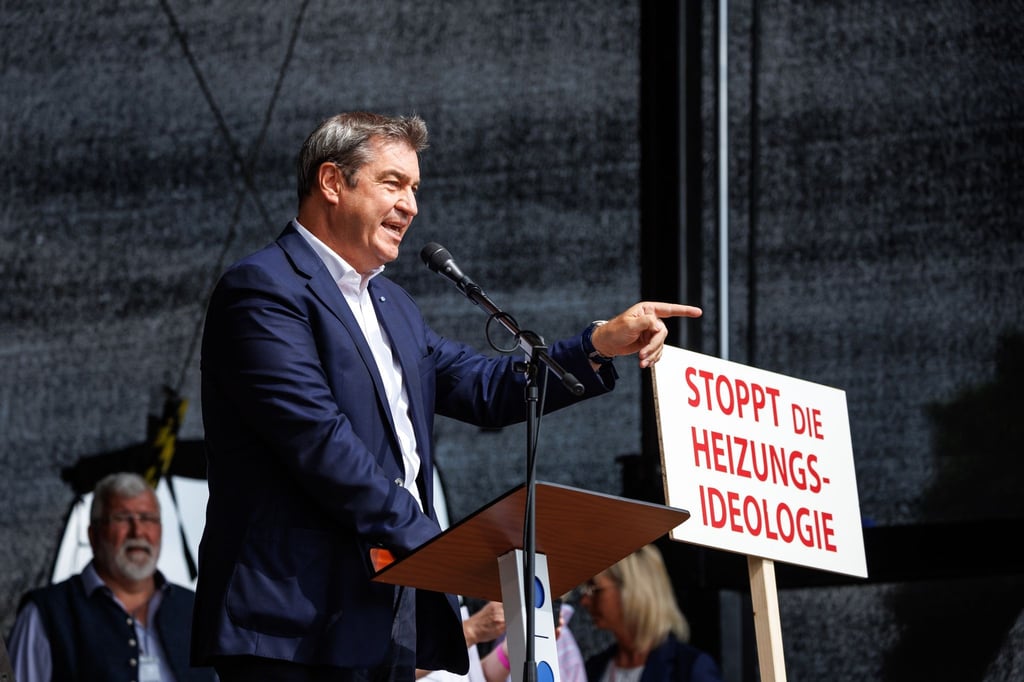 Bayerns Ministerpräsident Markus Söder spricht bei einer Demonstration gegen die Klima-Politik der Ampelregierung unter dem Motto „Stoppt die Heizungsideologie“.