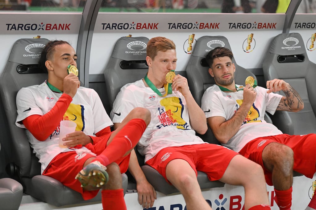 Die RB-Pokalgewinner Yussuf Poulsen, Marcel Halstenberg und Dominik Szoboszlai: Geht einer im Sommer?