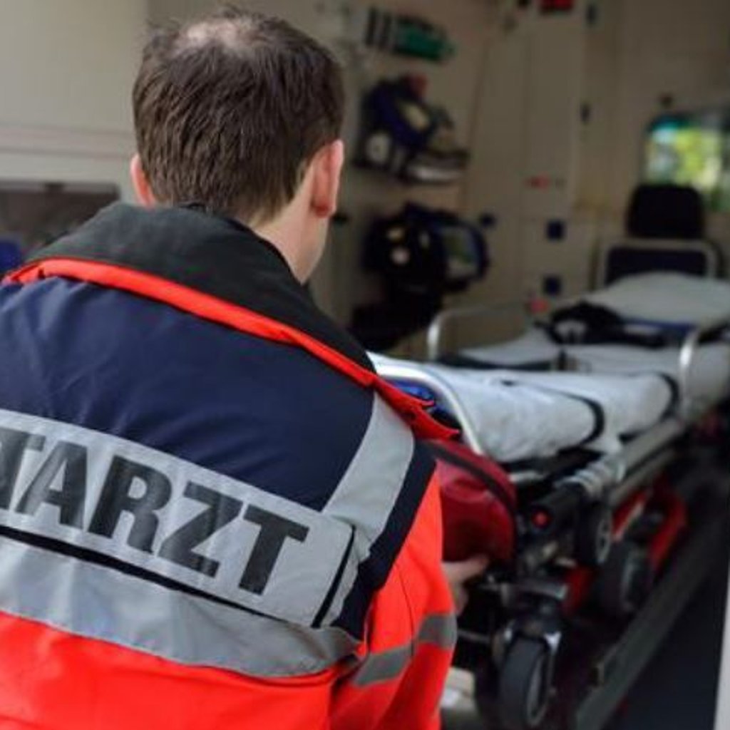 In der Motorsport Arena Oschersleben ist es bei einem Motorradrennen zu einem tragischen Unfall gekommen. Bei einem Zusammenstoß zweier Fahrer ist ein Mann schwer verletzt ins Krankenhaus gekommen. Für den anderen kam jede Hilfe zu spät. Symbolbild: