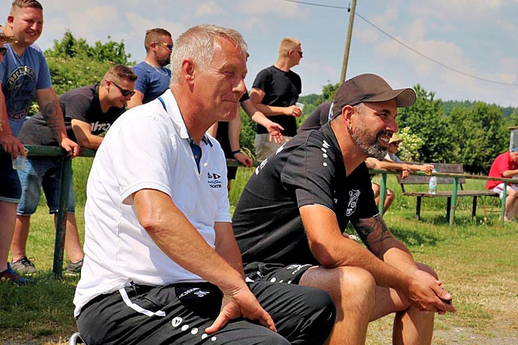 Ein letztes Mal gemeinsam an der Seitenlinie: die ESV-Coaches Thomas Kitzing (r.) und Jens Klinger
