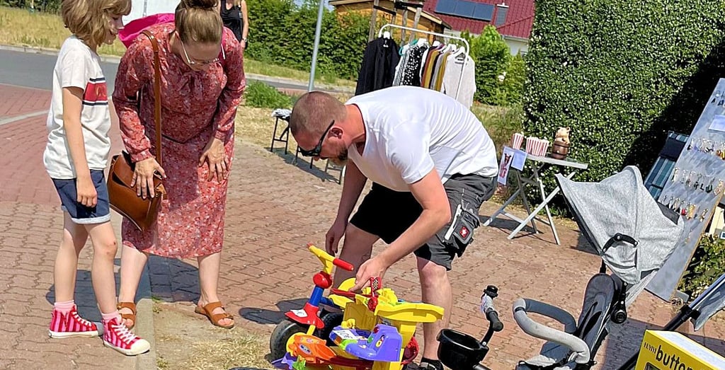 Vieles von dem, was im Alltag nicht mehr benötigt wird, stellten die Hausbesitzer Flohmarktbesuchern zur Verfügung.