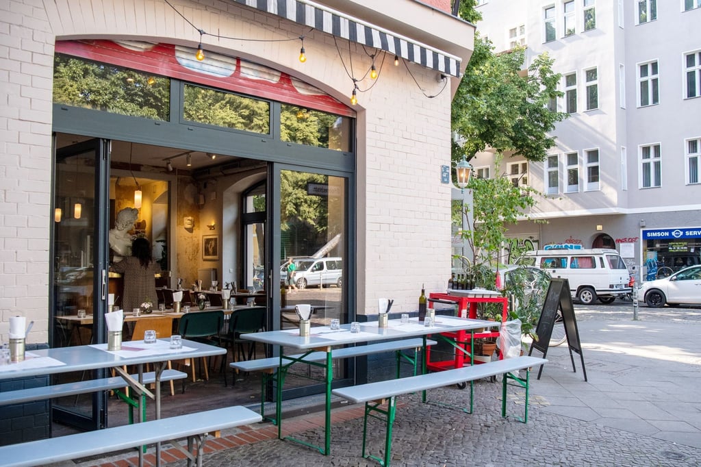 Zu laut, zu geruchsintensiv? Ist der Betrieb eines Bistros laut Teilungserklärung zulässig, haben Eigentümer kaum Handhabe dagegen.
