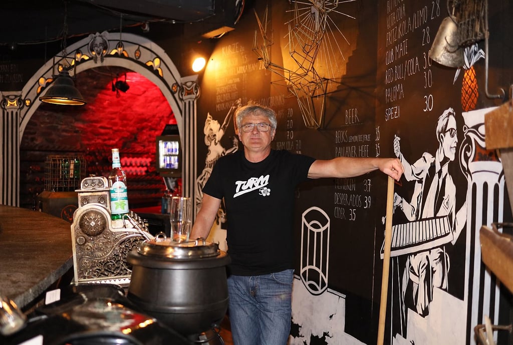Turm-Chef Ulf-Elmar Böttcher, einst als Student beim Bardienst angefangen, erinnert sich gern an die Klubzeiten vor allem der 80er Jahre.