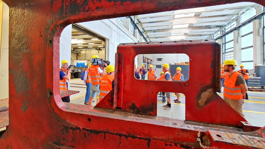 IInteressante Einblicke in die Dampflokwerkstatt der Harzer Schmalspurbahnen in Wernigerode – hier werden ab sofort Besucher willkommen geheißen.