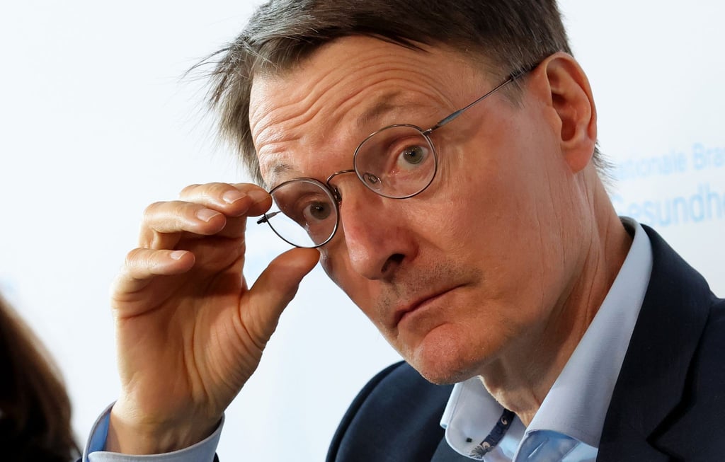 Bundesgesundheitsminister Karl Lauterbach schließt Leistungskürzungen aus: „Daher muss im nächsten Jahr der Beitragssatz steigen.“