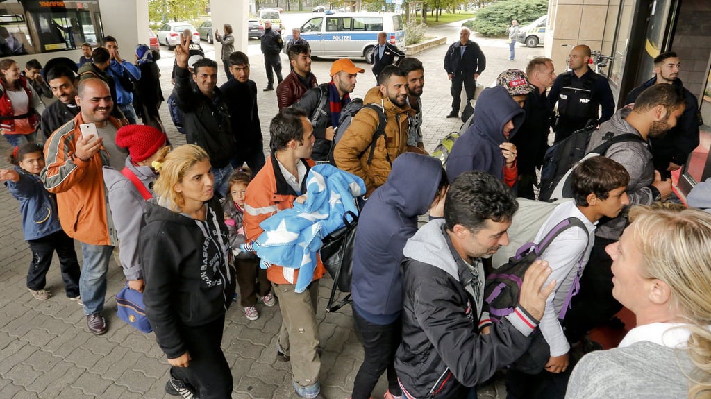 Die Stadt Halle sucht nach neuen Flüchtlingsunterkünften, weil die Kapazitätsgrenze bald erreicht ist. Das ehemalige Maritimhotel am Riebeckplatz, das seit 2015 mehrfach als Unterkunft diente, ist allerdings zu teuer.