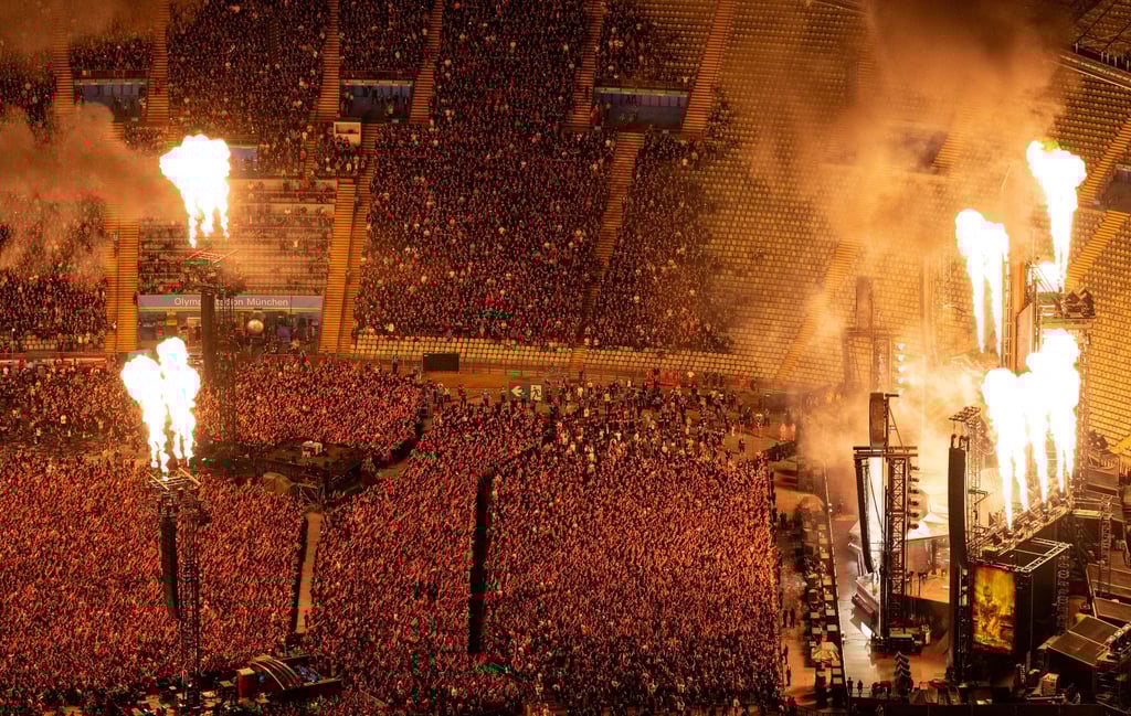 Im Rahmen ihrer Europa-Tournee geben Rammstein ihr erstes Konzert in München.