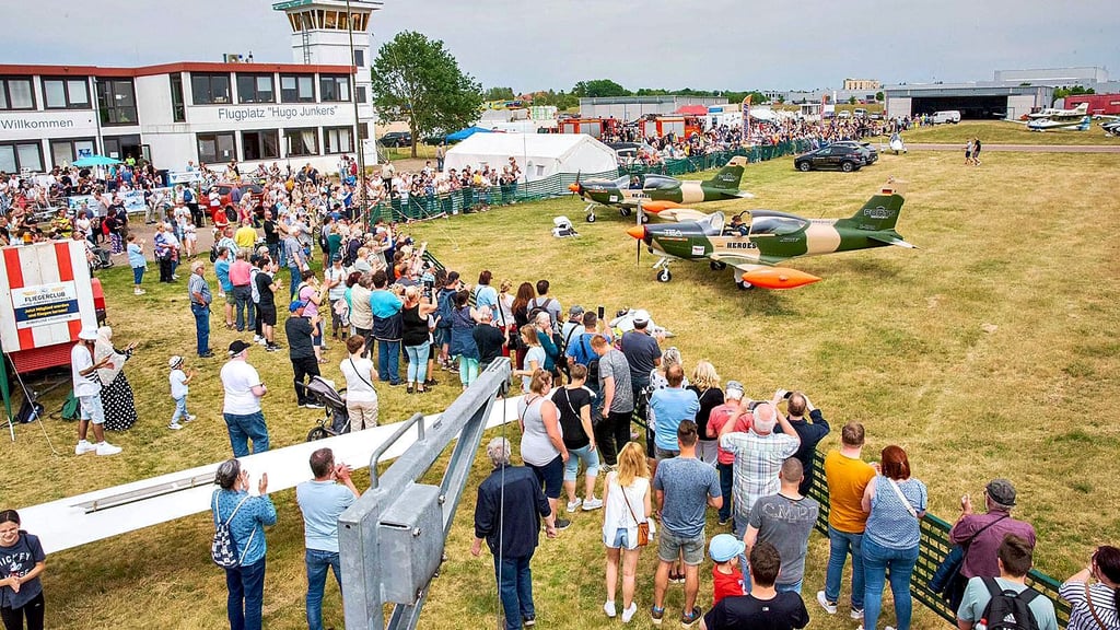 Das Hugo-Junkers-Fest zieht mehrere Tausend Besucher aus dem In- und Ausland an.