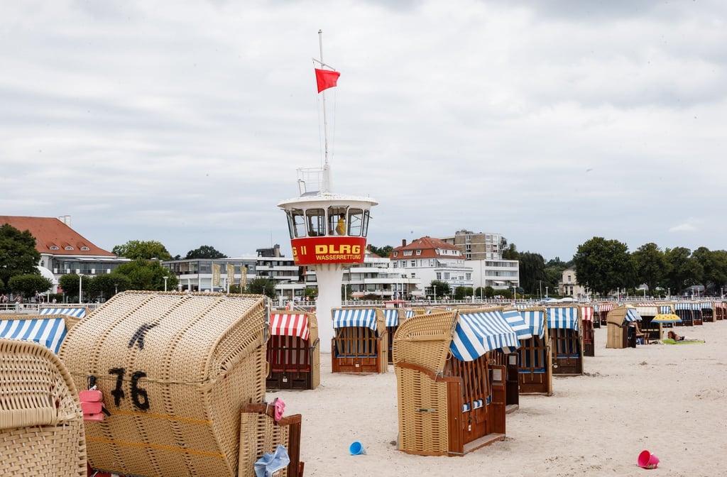 Weht am DLRG-Turm die rote Flagge, geht man besser nicht ins Wasser.