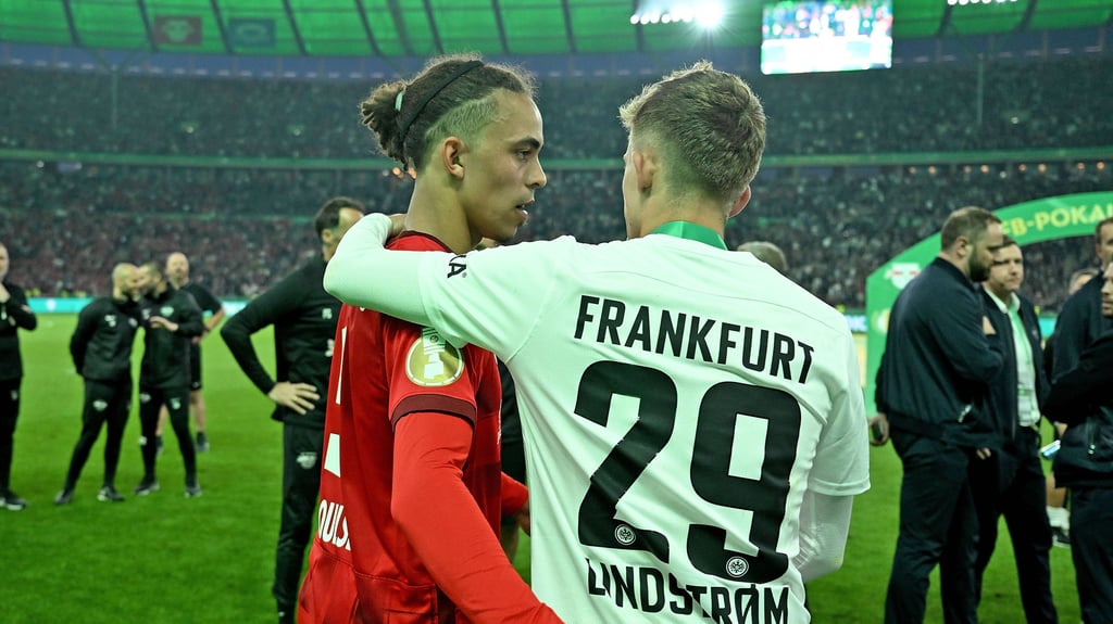 Befreundet, Stürmer und beide Dänen: Leipzigs Yussuf Poulsen und Frankfurts Lindström