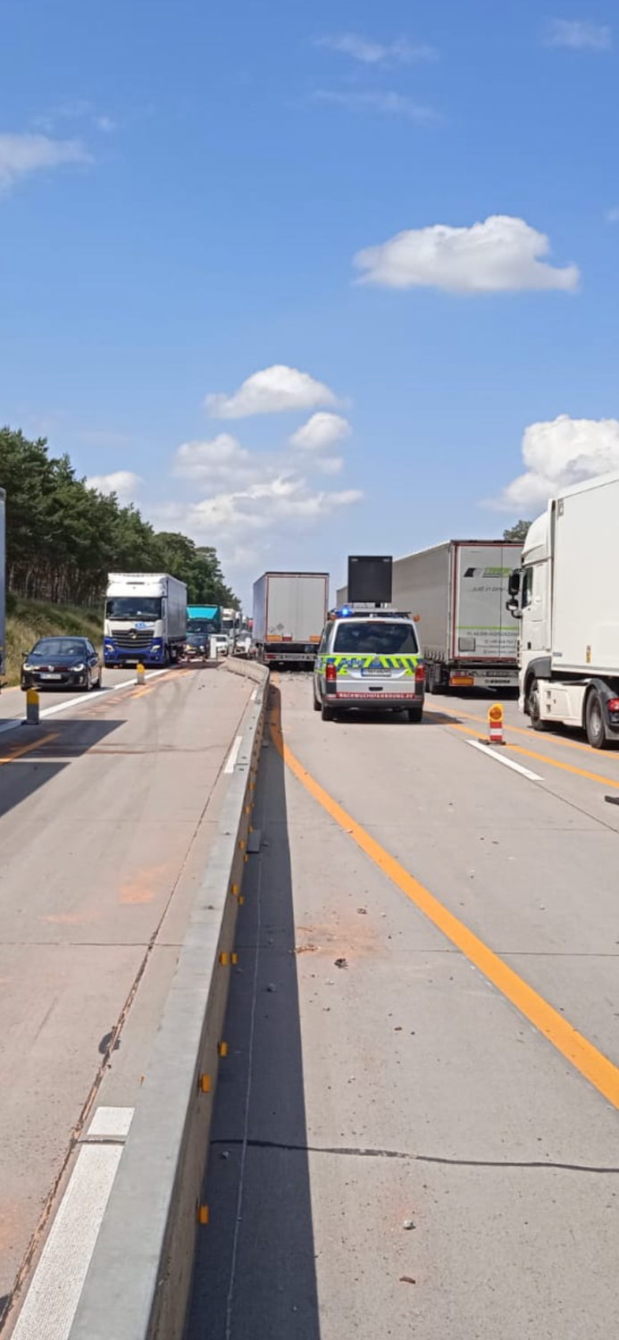 A2: Folgeunfall Am Stauende: Sperrung Und Stau Bei Burg In Richtung ...