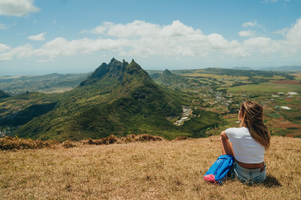 Entspannte Aussicht vom „Le Pouce“ auf die nach dem erstenGeneralgouverneur von Mauritius benannte Bergkette „Pieter Both“.