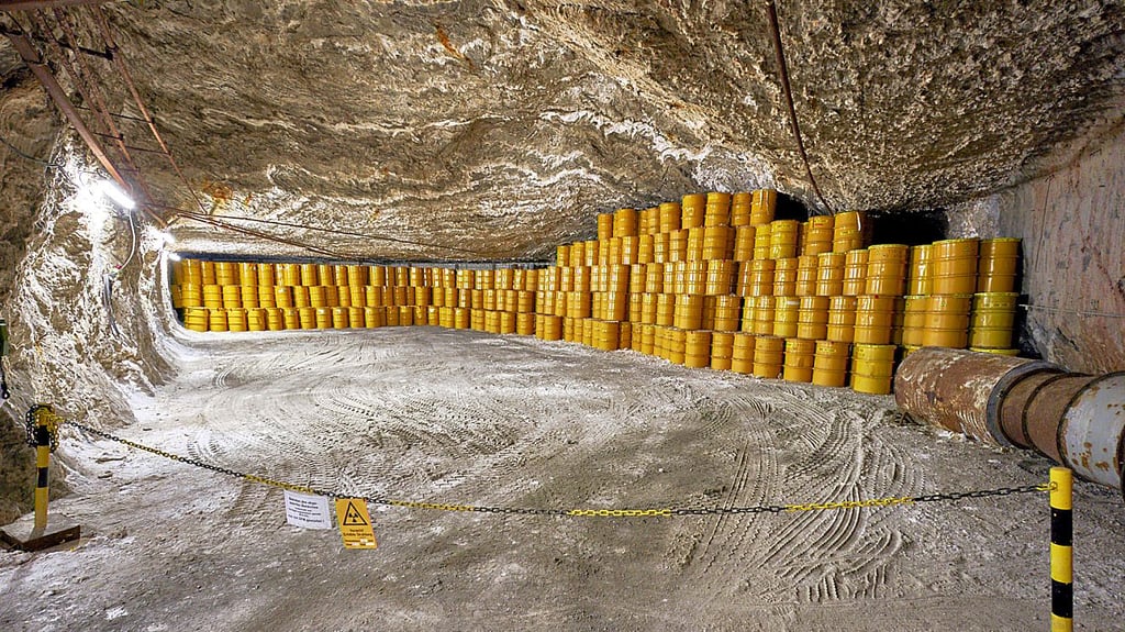 Die gelben Tonnen im Westfeld des Endlagers Morsleben sind mit schwachradioaktivem Müll gefüllt.