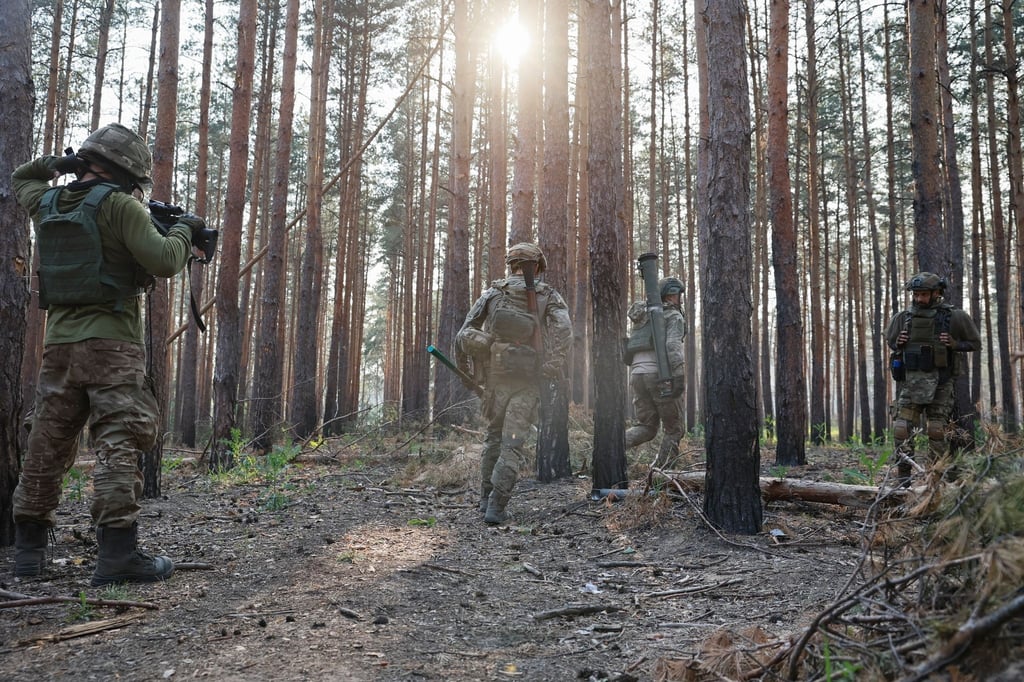 Ukrainische Soldaten während eines Kampfeinsatzes.