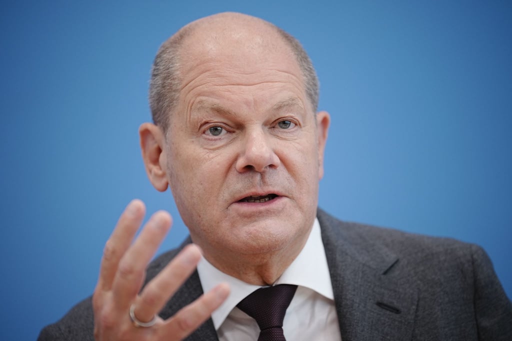 Bundeskanzler Olaf Scholz (SPD) nimmt an der Pressekonferenz zur Nationalen Sicherheitsstrategie teil.