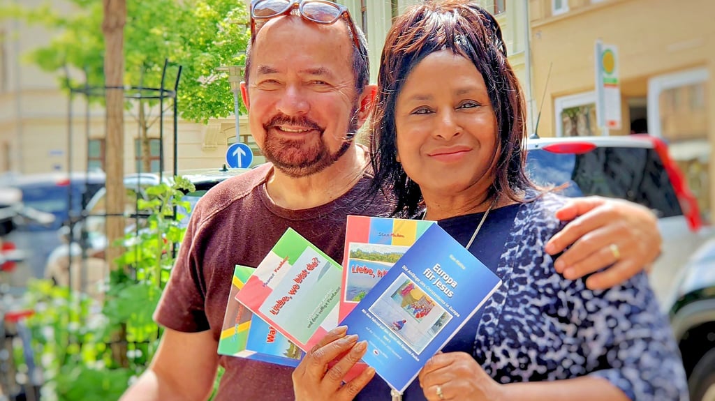 Stan Malina und seine Frau Sandra aus Aschersleben haben mehrere Bücher zum Thema Glauben, Liebe und Fahrradpilgern geschrieben.