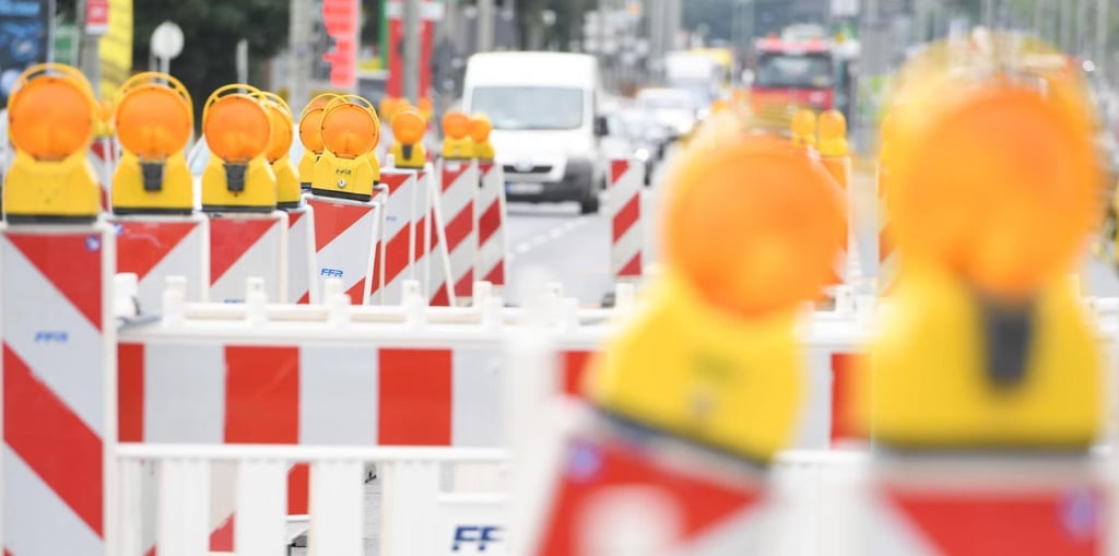 Achtung, Autofahrer: Für Magdeburg sind neue Bauarbeiten und Sperrungen bereits ab Freitag, 16. Juni, angekündigt. Symbolbild: