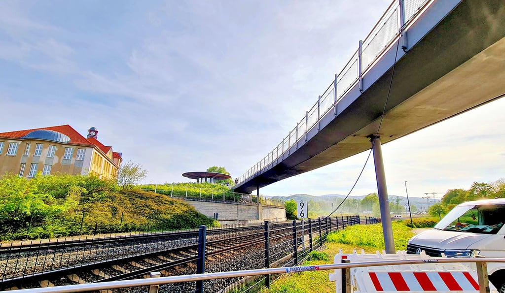Wernigerodes Verkehrsknotenpunkt – der Altstadtkreisel – besteht aus einer unterirdischen Ampelkreuzung und einer Fußgängerbrücke.