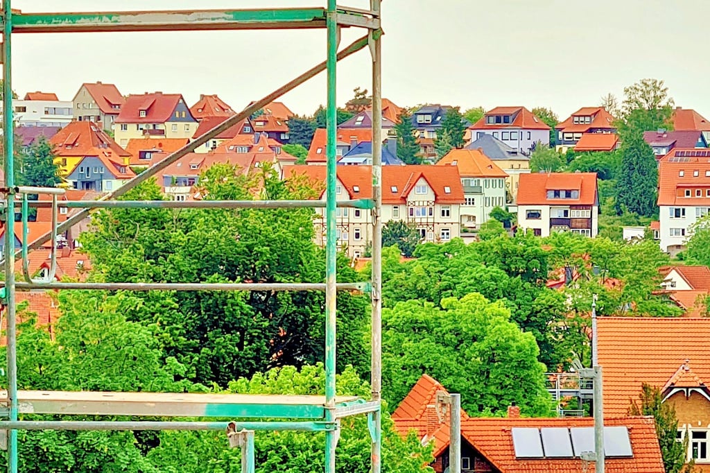 In Wernigerode wird gebaut, es entstehen neue Eigenheime. Doch Bauland ist knapp und deshalb teuer.
