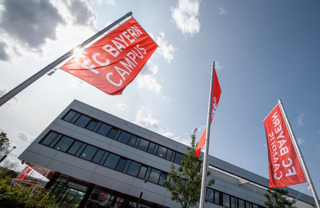 Der FC Bayern hat Mitarbeiter im Nachwuchsleistungszentrum über Jahre hinweg zu gering entlohnt.