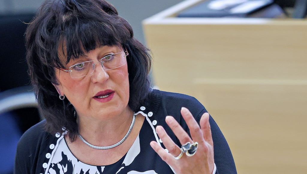 Sachsen-Anhalts Landesbildungsministerin Eva Feußner (CDU) muss sich in der Sache Frank Diesener erklären.