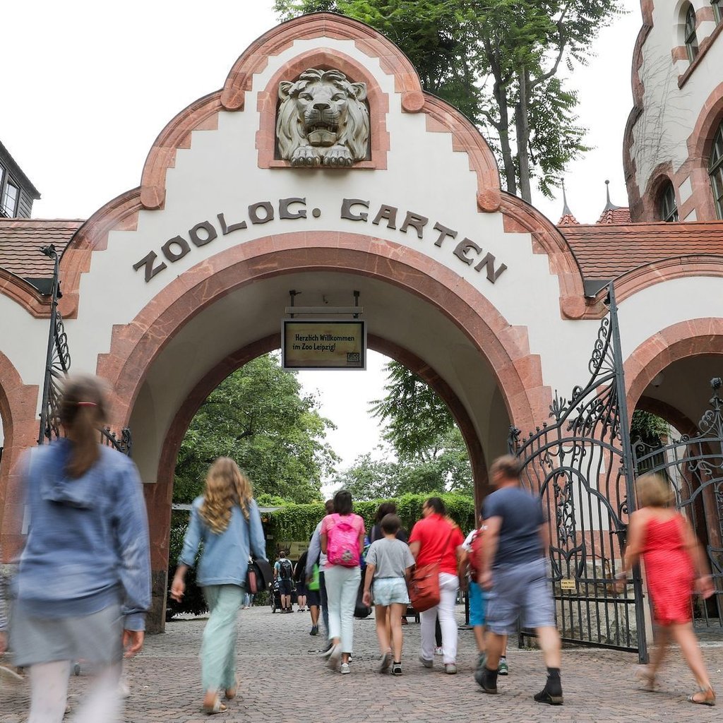 Seit Wochen kommt der Zoo Leipzig nicht zur Ruhe - Grund ist die Versetzung von Tierpfleger Jörg Gräser. Der trat nun erstmals seit seiner Versetzung öffentlich auf. 
