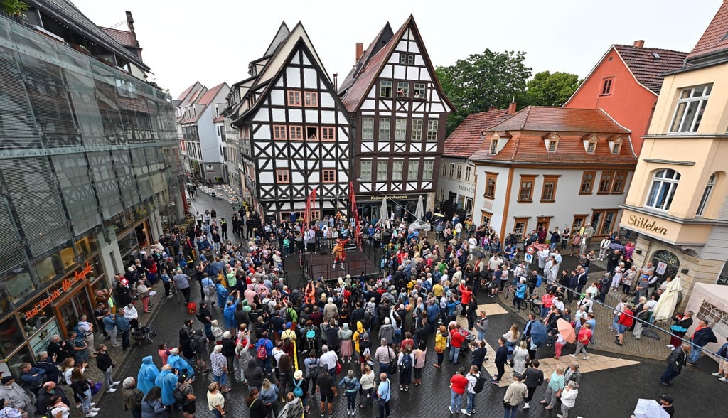 Besucherinnen und Besucher des Krämerbrückenfestes.
