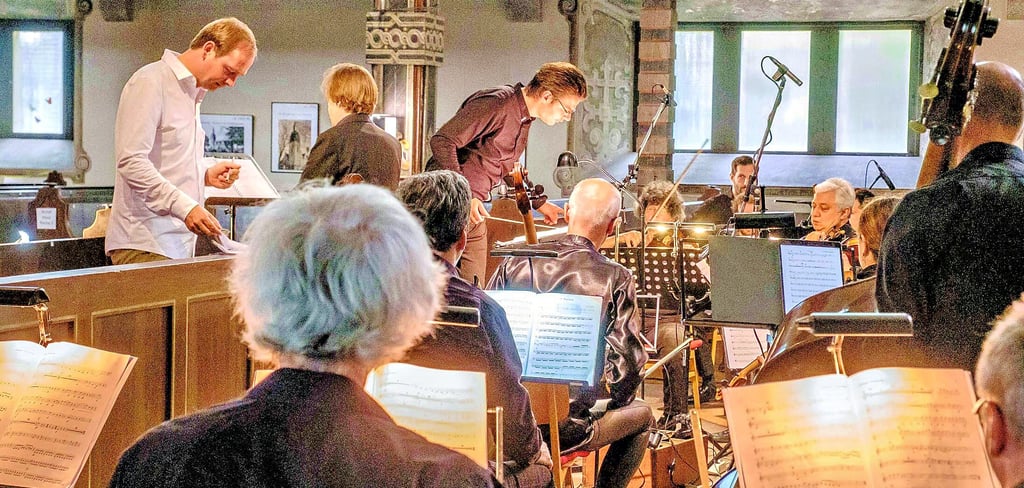 Pretzsch – Ev. Kirche St. Nikolaus und Wittenberg – Phönix-Theaterwelt: Am Sonnabend wird um 17 Uhr in Pretzsch und am Sonntag um 17 Uhr in Wittenberg „Unerhörte Schönheit - Ein Beethovenoratorium“ von Andreas Hillger und Christoph Reuter aufgeführt.